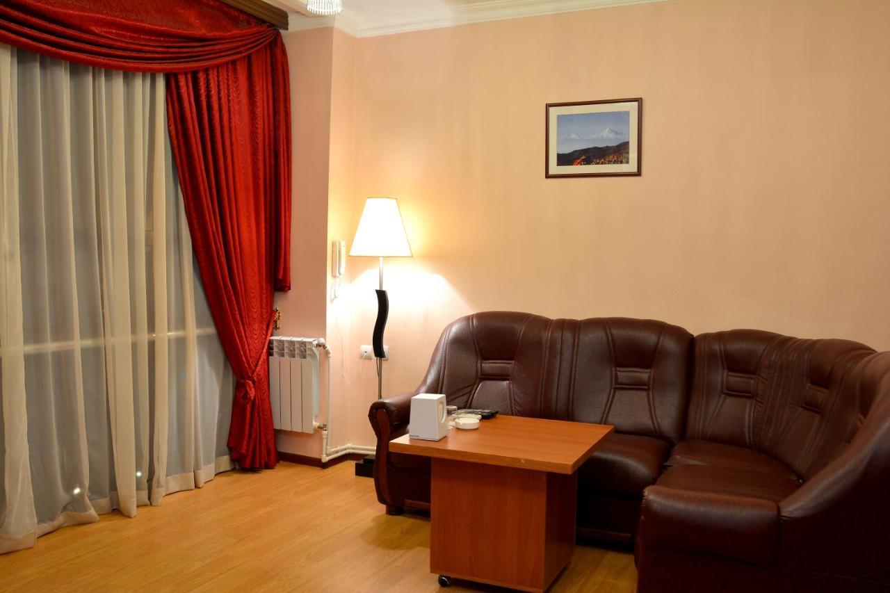 Vayk Hotel Exterior photo