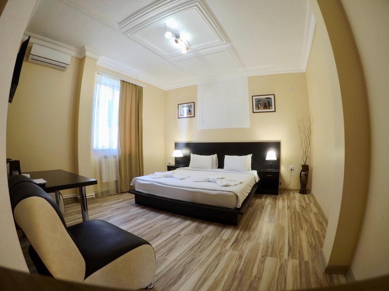 Vayk Hotel Exterior photo